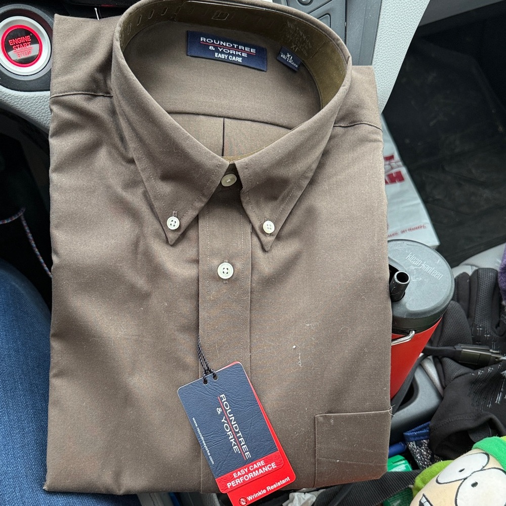 Roundtree & Yorke Men's Dark Brown Button Down Shirt